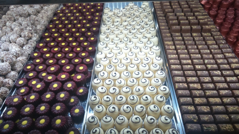 vente-BEAULIEU SUR MER-min_chocolates_milk_chocolate_white_chocolate_truffles_candy_food_treat_cacao-1213769